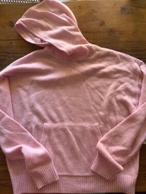 ALO Yoga Cashmere World Class Hoodie- pink marshmallow, limited edition